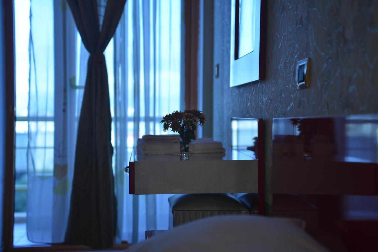 Royal Gaz Hotel Durrës Zewnętrze zdjęcie